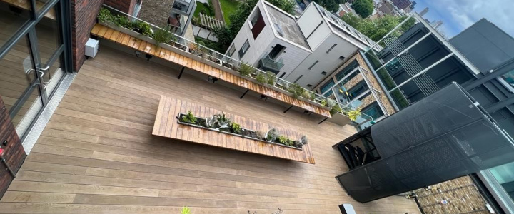 Borough High Street – Decking install